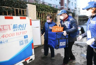 是明芳委員率企業為援鄂醫療隊員家庭提供保潔服務，暖心守護彰顯社會責任